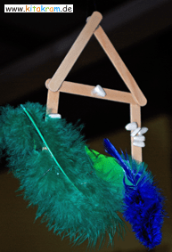 Vogelhaus mit blauem Vogel - Ein "Hingucker" - Bunte Vogelhäuser