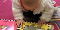 Lesendes Kleinkind klein - Wir lieben Bilderbücher - eine Beispieldokumentation